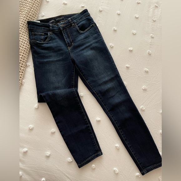 STS Blue Jeans - Picture 2 of 6